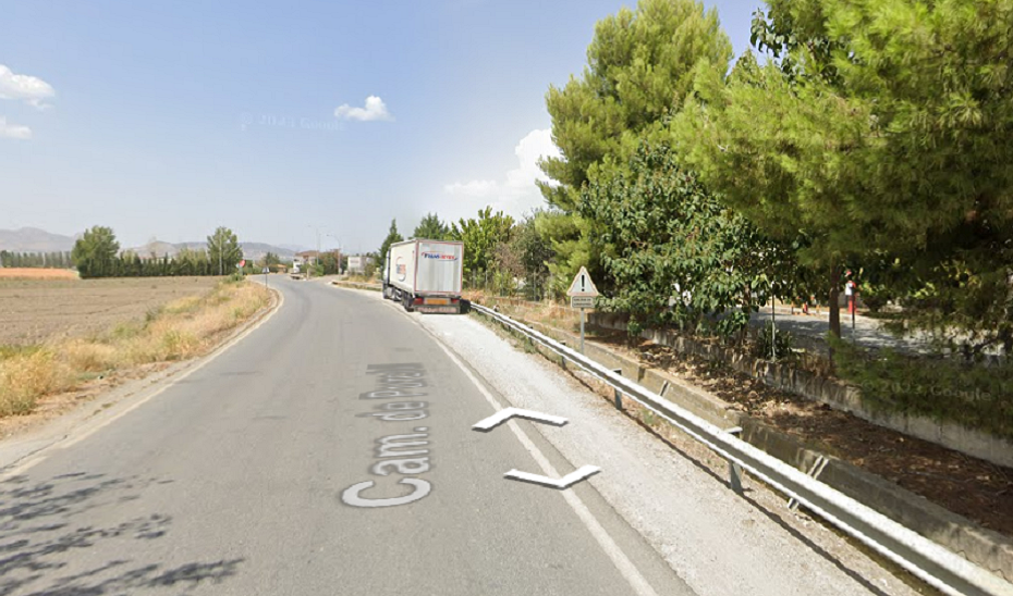 Cuatro heridos, entre ellos un menor, tras la colisión frontal de dos vehículos en Granada